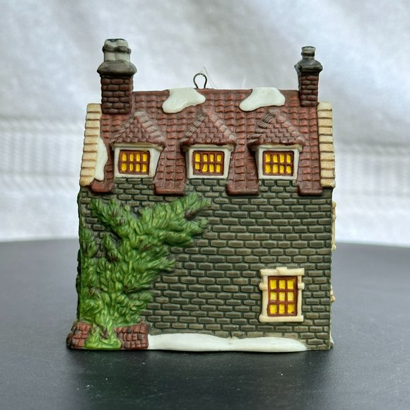 Dept 56 Dedlock Arms Christmas Village Ornament from 1994 - Picture 7 of 8